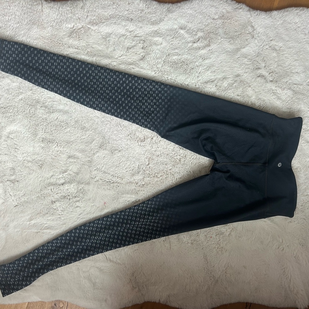 lululemon athletica low rise size 6 Black Leggings